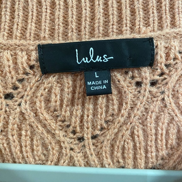 Women’s Lulu’s sweater color light peach/cream - Picture 3 of 3